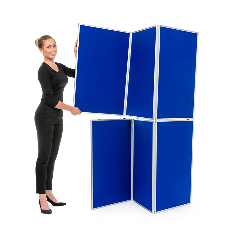 Hinged Panels Clip Together to Create Stackable Presentation Display